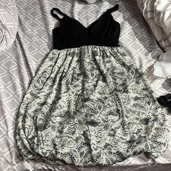 Dress - Picture 3 of 5